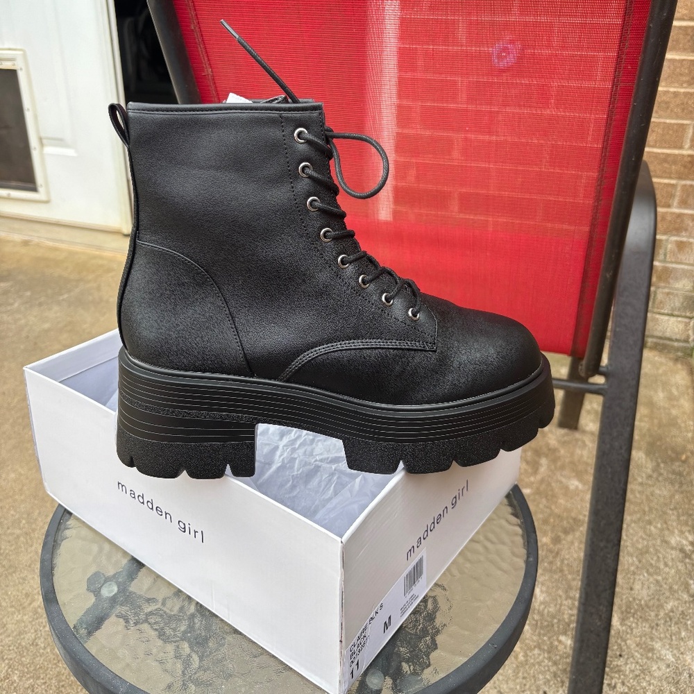 Combat boots